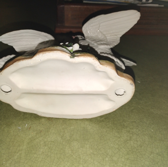 Doves Porcelain Figurine - Picture 5 of 5